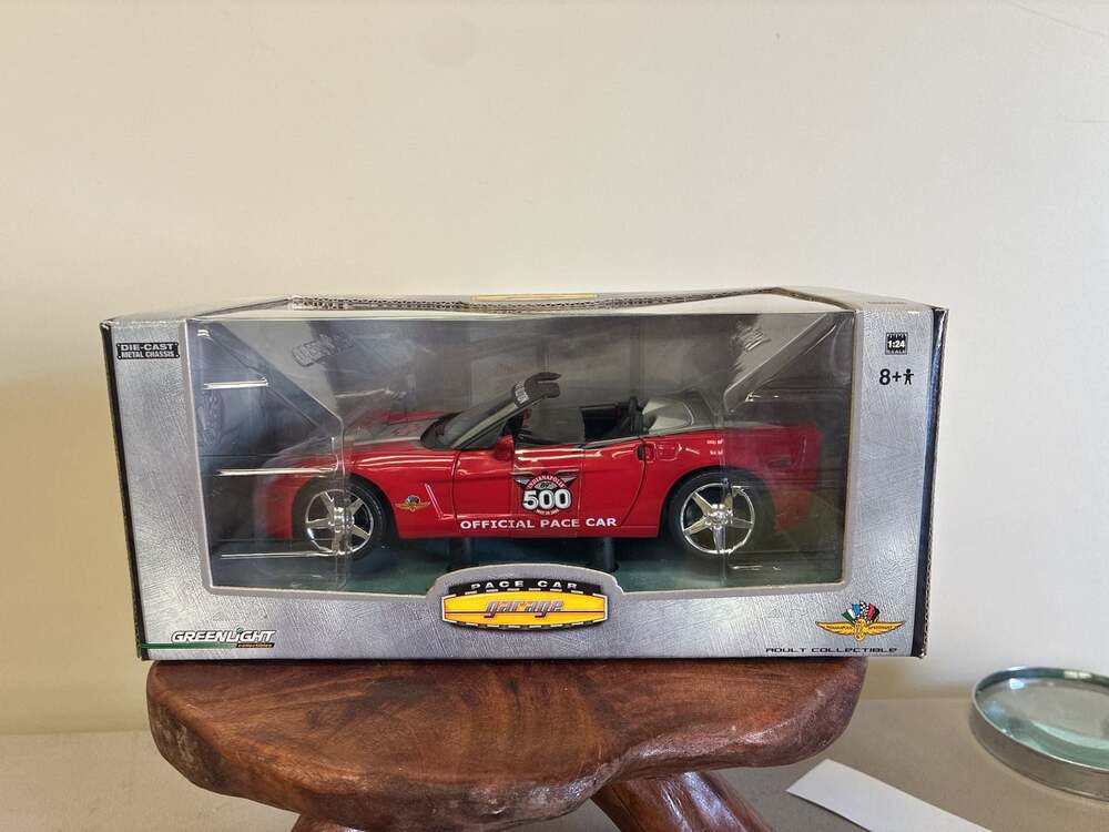 GreenLight 2005 Chevrolet Corvette Indy 500 Official Pace Car 1:24 Diecast Model